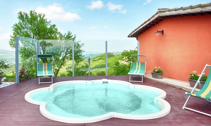SantʼAngelo in Vado Villa | Piso en una granja con piscina y muchas actividades