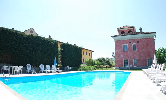 Nizza Monferrato Apartamento | Mansión ideal en Nizza, Monferrato con Piscina