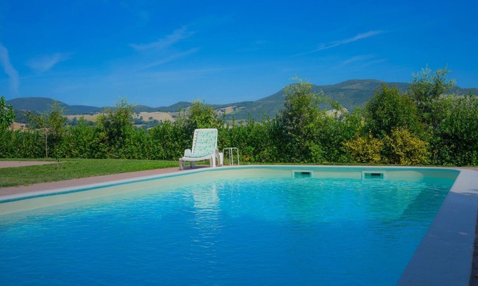 San Severino Marche Villa | Elegante Villa en Palazzata con Vistas al Campo