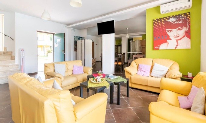Laura Villa | Villa en Residencia con piscina y jardín a 200 metros del mar