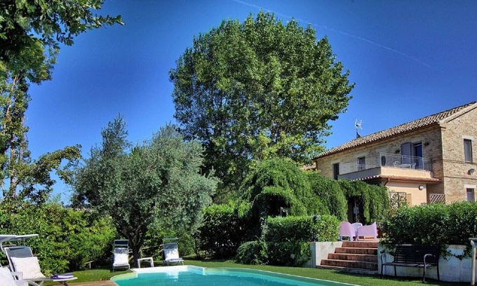 Ostra Villa | Villa seductora en Ostra con piscina