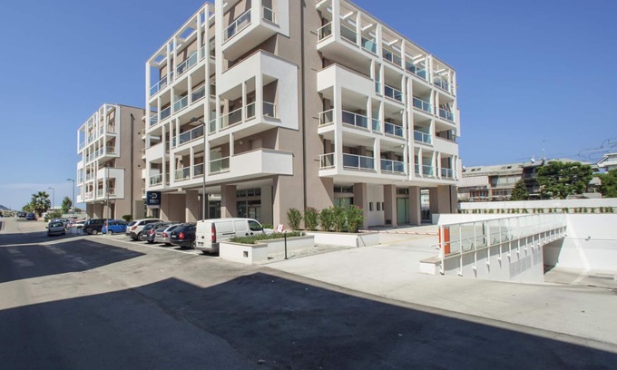 Grottammare Apartamento | Apartamentos modernos con terraza habitable a 350 metros del mar.