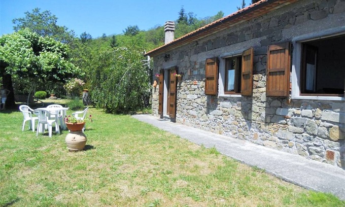 Marliana Casa | Hermosa casa de vacaciones en Femminamorta con jardín privado