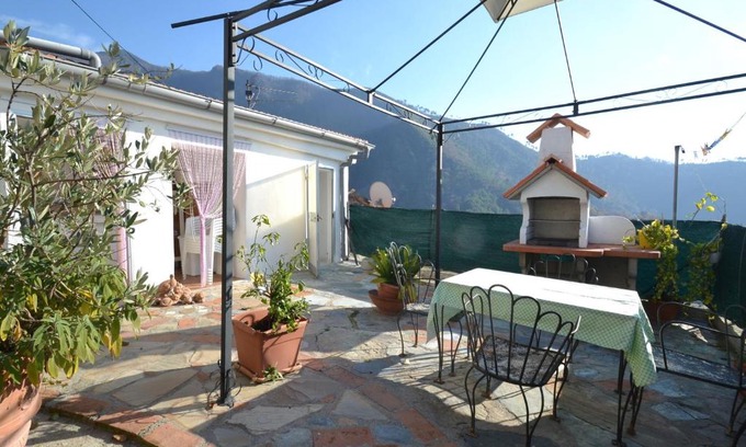 Montignoso Casa | Belvilla by OYO Mazzei in collina
