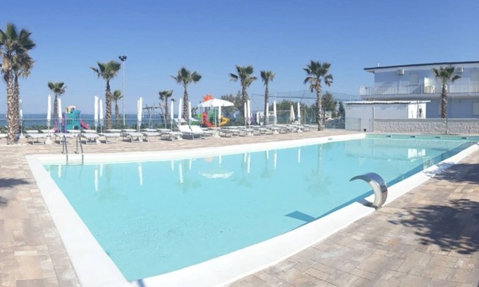 San Tommaso Tre Archi Apartamento | Apartamento en San Tommaso Tre Archi aan Zee con piscina