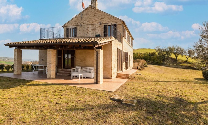 Petritoli Casa | Casa de vacaciones en Moregnano con jardín