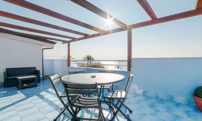 Policastro Bussentino Apartamento | Apartamento acogedor en Policastro Bussentino con piscina