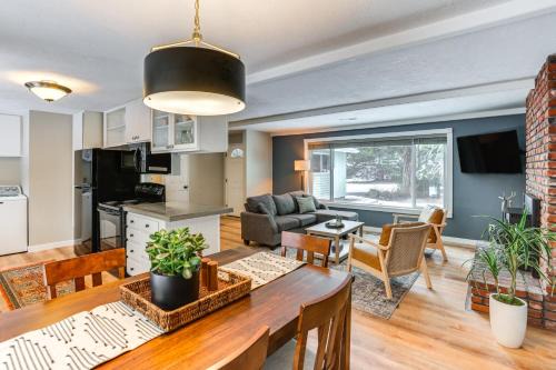 Southwest Bend Casa | Bend Home with Hot Tub about 2 Mi to Old Mill District!