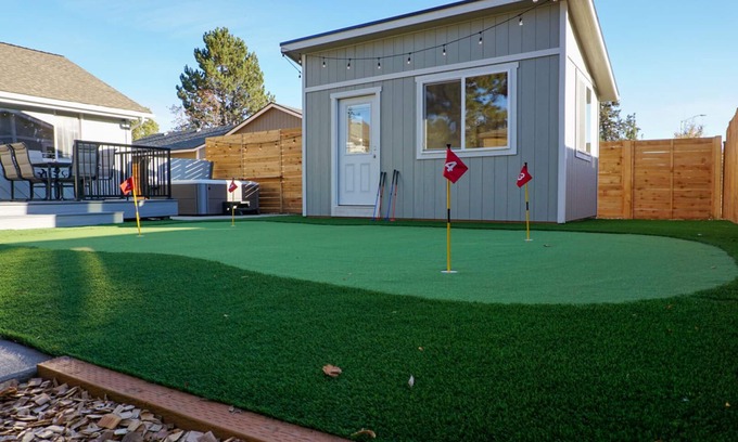 Mountain View Casa | Bend - Mt.Views/Hot Tub/Putting Green/Game Room