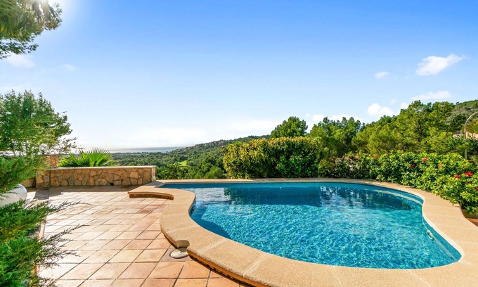 Bendinat Casa | #Bendinat, Villa independiente de 5 dormitorios, con piscina privada. Cerca de Puerto Portal £