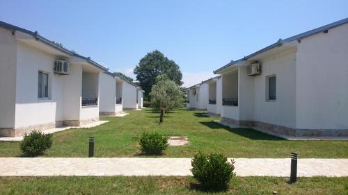 Bregvija Complejo | Beni Bungalows