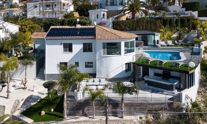 Benissa Chalet De Esquí | Benissa Hideaway: Garden, BBQ & Fireplace for a Dream Stay