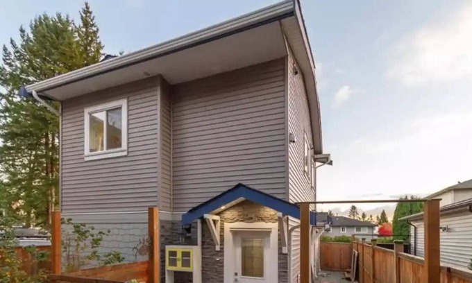 Port Coquitlam Casa | Benjie’s Cozy Coach House