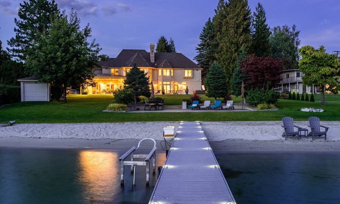 Manson Casa | Bennett Beach Estate Waterfront Hawaii in WA with 134' of white sandy beach!