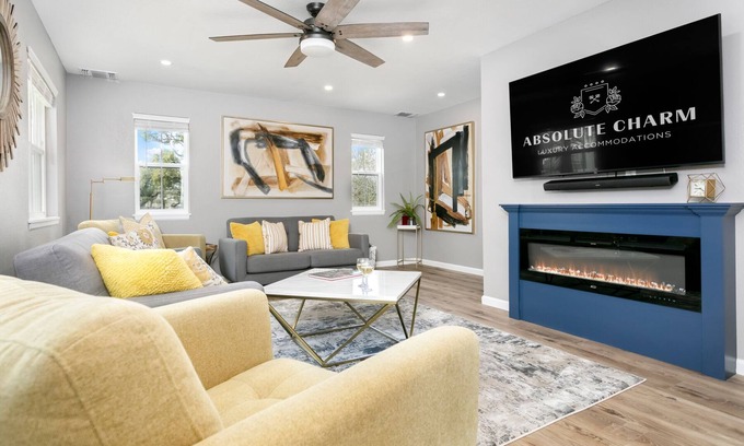 Fredericksburg Casa | Bent Oaks | Sleeps 10 | Hot Tub, Full Kitchen, Access to Community Pool
