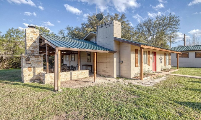 Concan Cabina | Bent River Cabin #1 @ Frio River Escape