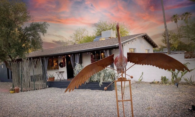 Midtown Casa | Benton Place - Stylish Desert Escape
