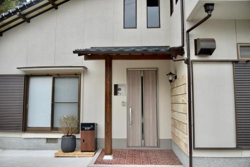 Beppu Casa | BEPPU つばき 一棟貸切宿 鉄輪温泉まで車で4分 石風呂付 無料駐車場3台 最大6名 wifi無料