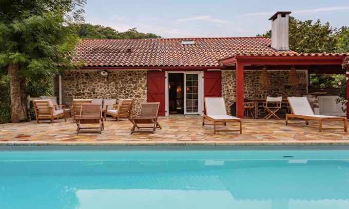 Espelette Casa | Bergerie Rénovée Avec Piscine Dans un Écrin de Verdure