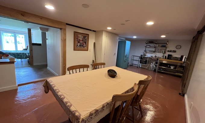 North Egremont Apartamento | Berkshire apartment on Green River; in ground pool; walking trail - pet friendly