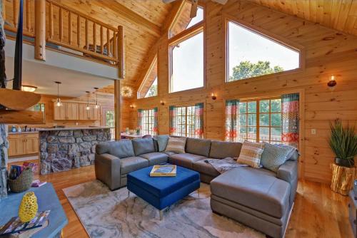 Great Barrington Casa | Berkshire Vacation Rentals: Great Barrington Cabin Sleeps 14 Walk To Town