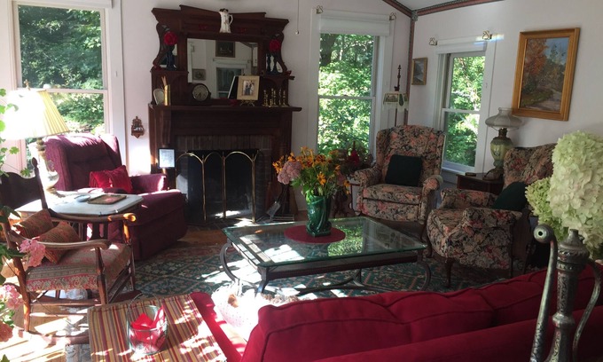 Lebanon Springs Otro | NR TANGLEWOOD, AGOSTO, 3br, 2ba, QUEECHY LAKE, Screen Porch, Garden, Studio