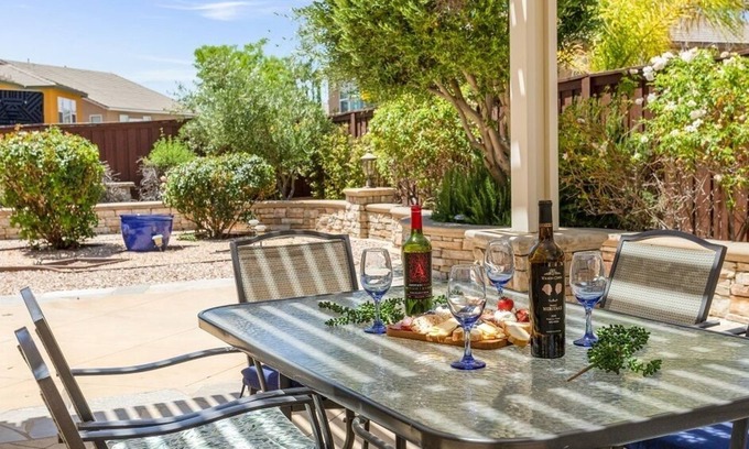 Temecula Casa | Berry Cabernet - Beautiful Home in Winchester
