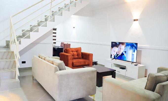 Ofin Casa | Berrywood Stylish 2-bedroom fully serviced Maisonette
