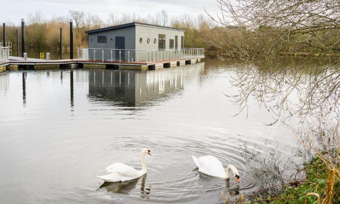 Upton upon Severn Complejo | Berth 6 on Upton Lake, Upton-upon-Severn Home on Water