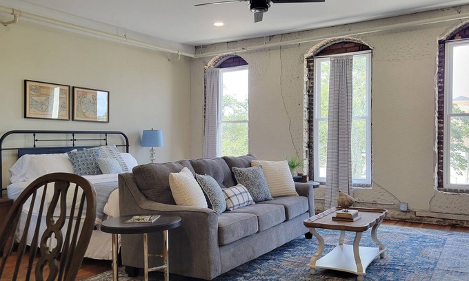 Laurel Condominio | Bertha at the Laurel Lofts
