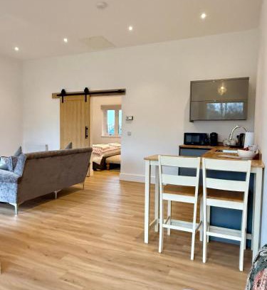 Bishop's Stortford Casa | Bespoke 1 Bedroom Barn by Stansted Airport & Holiday Parking