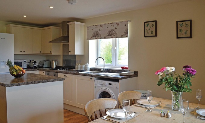 Axbridge Chalet De Esquí | 3 bedroom accommodation in Chapel Allerton
