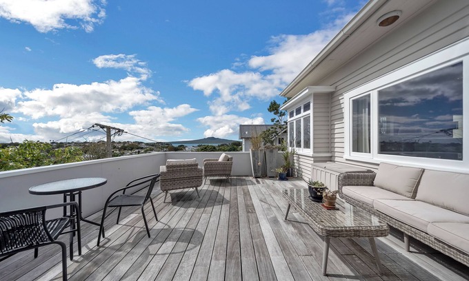 Devonport Casa | Bespoke Stays - Views Forever