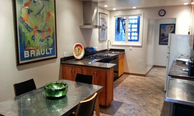 Dolores Heights Apartamento | Apartamento Castro grande con espacio al aire libre y lavadora / secadora en la unidad