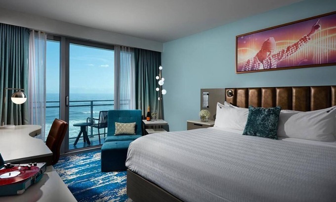 East Daytona Hotel | Best Choice for a Sunny Vacay! Unit w/ Ocean View, Outdoor Pool, Pet-friendly!