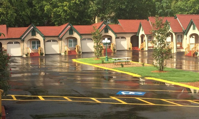 Hot Springs Hotel | Best Court
