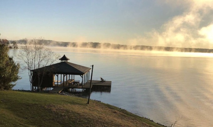 Milledgeville Casa | Best "DAM" View on Lake Sinclair! Kayaks 🛶 Sunrises 🌅 Big water 🌊 Fishing 🎣