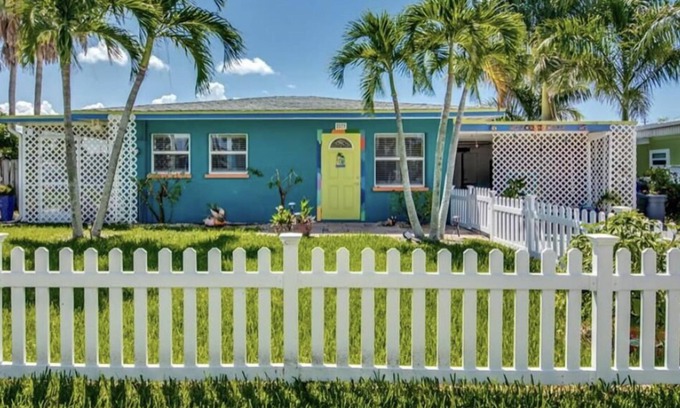 Matlacha Casa | Matlacha Cutie Canal Home