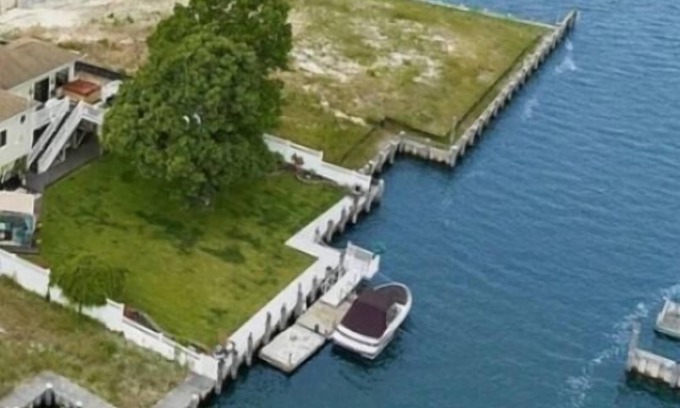 Flanders Casa | Best family beach house! Relax at our waterfront house with boat dock.