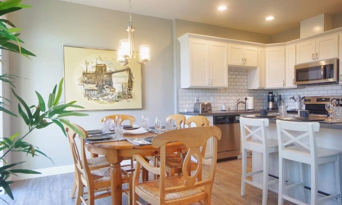 Parkland Casa | Best House in Parkland. 4br Sleeps 10. Brand New!