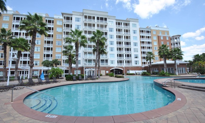 Upper Grand Lagoon Condominio | Relajación: condominio frente a la bahía de 2 dormitorios y 2 baños con impresionantes vistas 1300 pies cuadrados