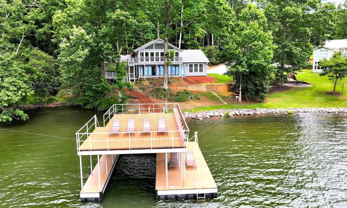 Gainesville Casa | Best Lake Lanier Cove! Great lake views. Huge covered deck. Easy walk to dock