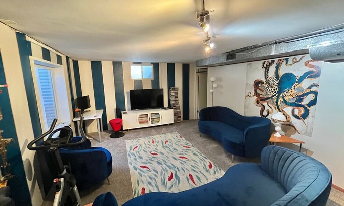 Martin Acres Casa | Best Location~Fun~2 Living Rooms +Ping Pong/Games