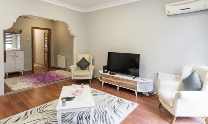 Talimhane Apartamento | Best Location in Taksim Square 2+1 (140m2)
