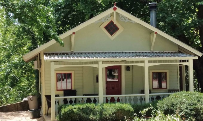 Eureka Springs Historic District Cabaña | Best Location in Heart of Eureka Springs with a view - 2 BR Little Chateau