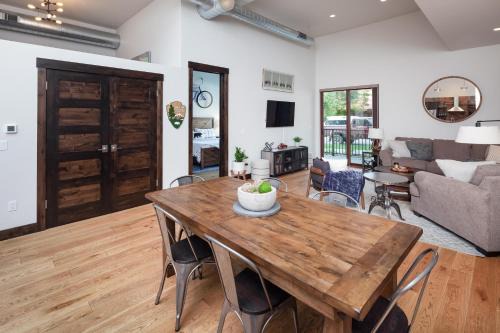 Whitefish Casa | BEST Location, Large & Modern, Glacier Avails!