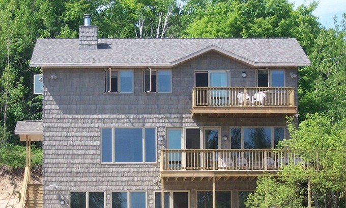 Sturgeon Bay Casa | Borders Whitefish Dunes State Park; Playa privada de arena. Enorme sala de juegos!
