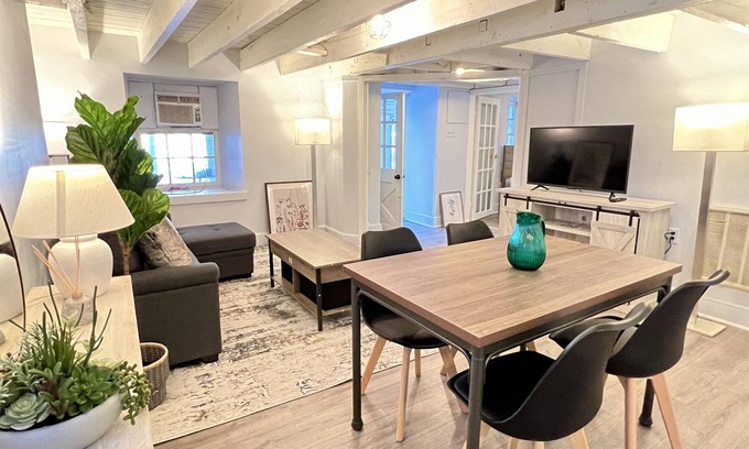 Harpers Ferry Apartamento | Best location! The Pullman Apt @ historic 1799 Inn