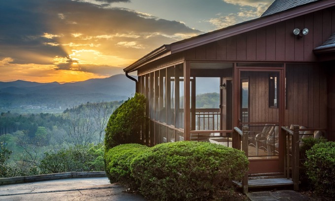 Pisgah Forest Casa | Hogar exclusivo remodelado El mejor de todos los mundos 5 minutos del centro de Brevard