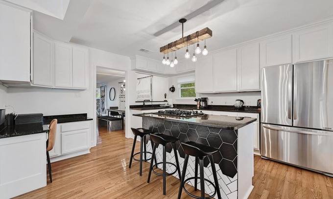 Barton Heights Casa | Best of Both - The Urban Shade; ACL Ideal!